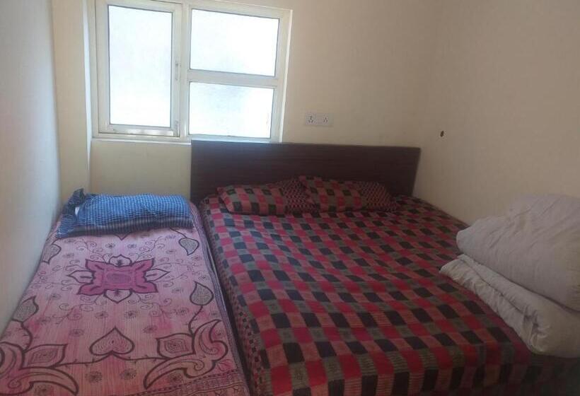 غرفة قياسية ثلاثية حمام مشترك, Ever Green Guest House Travel Pg