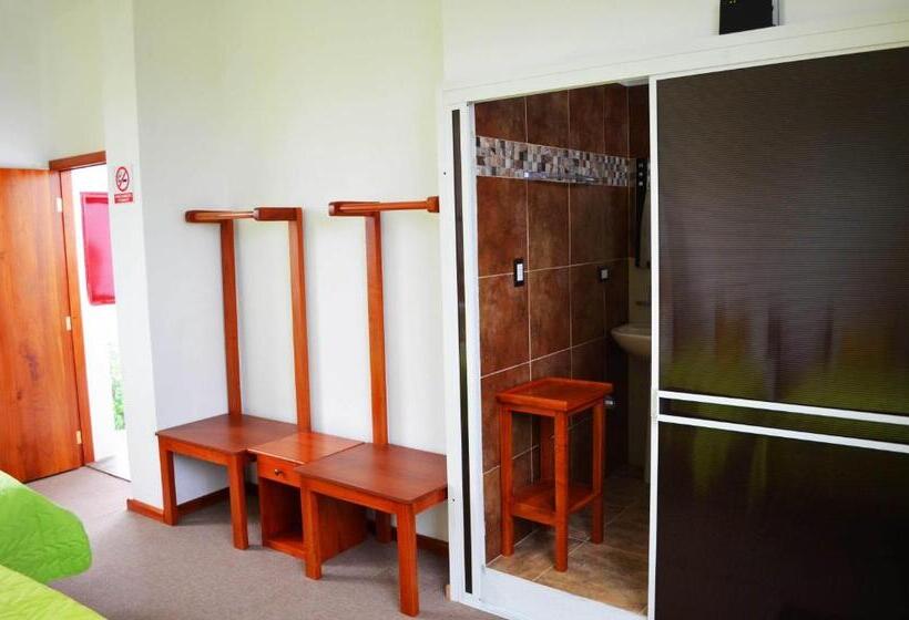 חדר סטנדרט לשלושה, Isla Azul