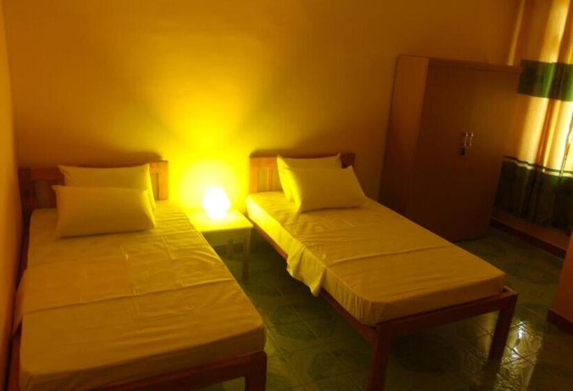 اتاق لوکس, Jail Break Surf Inn