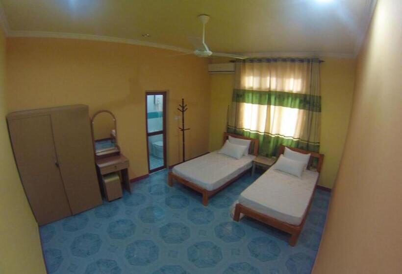 اتاق لوکس, Jail Break Surf Inn