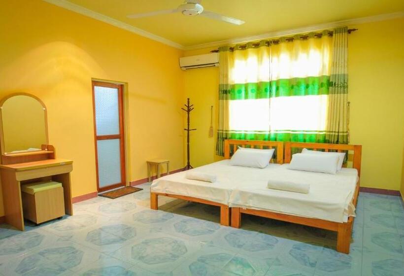 اتاق لوکس, Jail Break Surf Inn