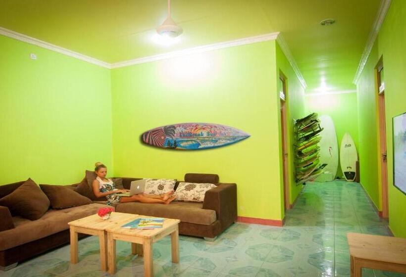 اتاق لوکس, Jail Break Surf Inn