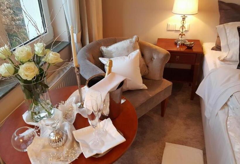 Standard Szoba, Solitaire