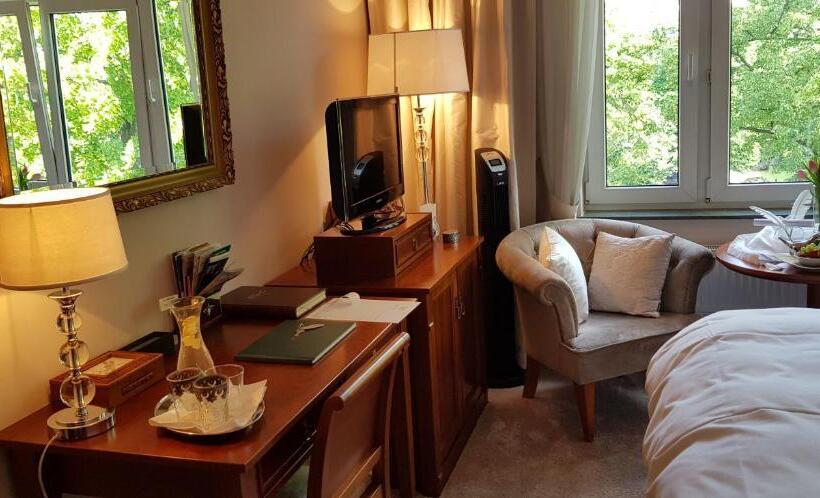 Standard Szoba, Solitaire