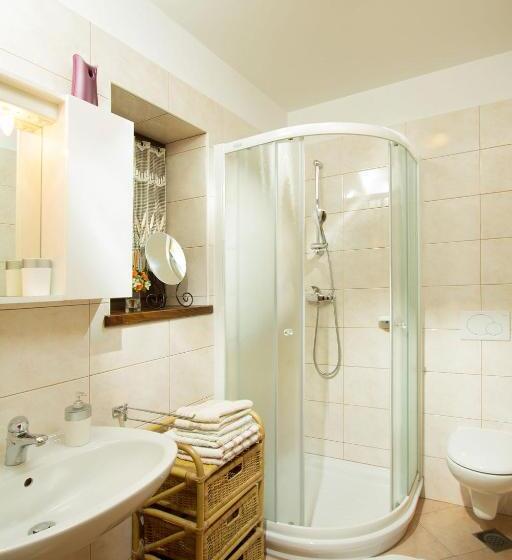 2 Bedroom Apartment Pool View, Valentina Guest House At Pintar Wine Estate