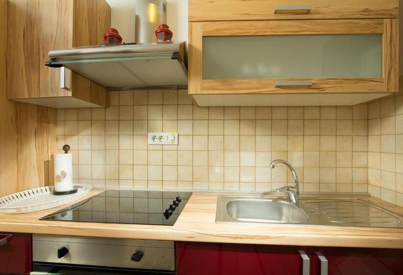 2 Bedroom Apartment Pool View, Valentina Guest House At Pintar Wine Estate