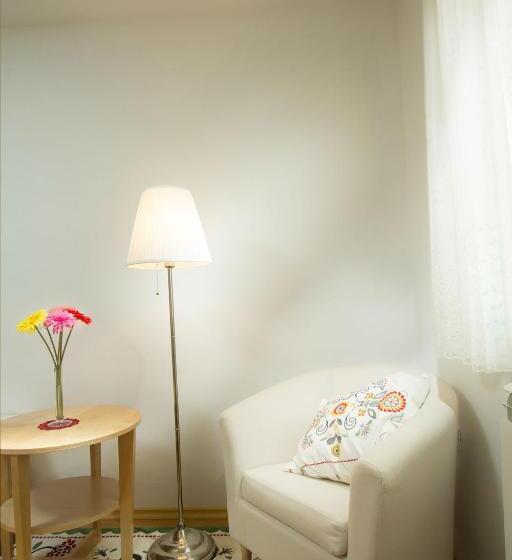 2 Bedroom Apartment Pool View, Valentina Guest House At Pintar Wine Estate