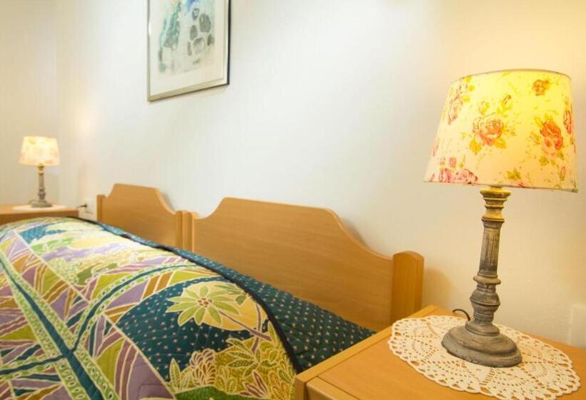 2 Bedroom Apartment Pool View, Valentina Guest House At Pintar Wine Estate