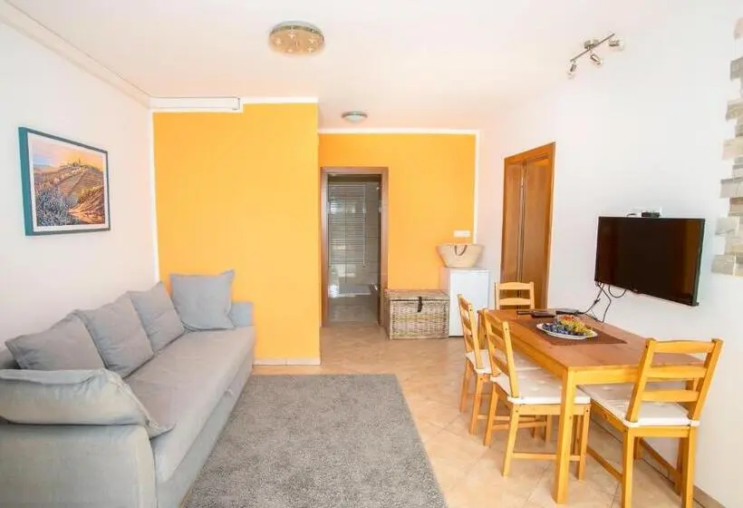سوییت با چشم‌انداز استخر, Valentina Guest House At Pintar Wine Estate