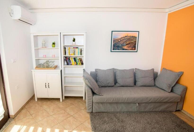 سوییت با چشمانداز استخر, Valentina Guest House At Pintar Wine Estate