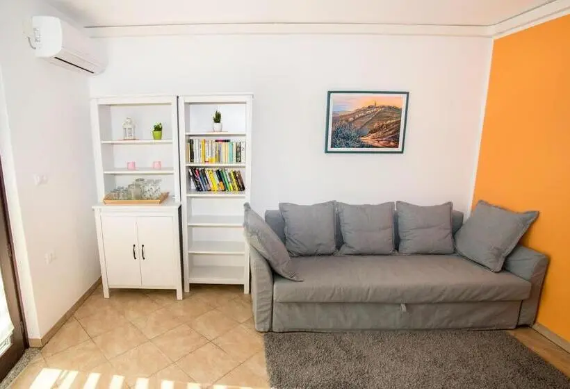سوییت با چشم‌انداز استخر, Valentina Guest House At Pintar Wine Estate
