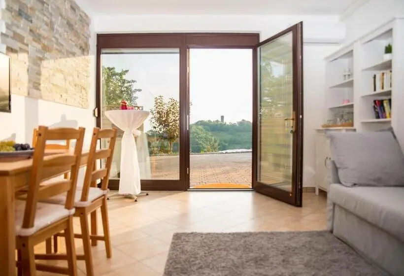 سوییت با چشم‌انداز استخر, Valentina Guest House At Pintar Wine Estate