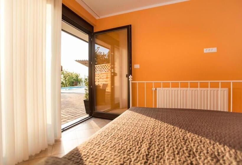 سوییت با چشمانداز استخر, Valentina Guest House At Pintar Wine Estate