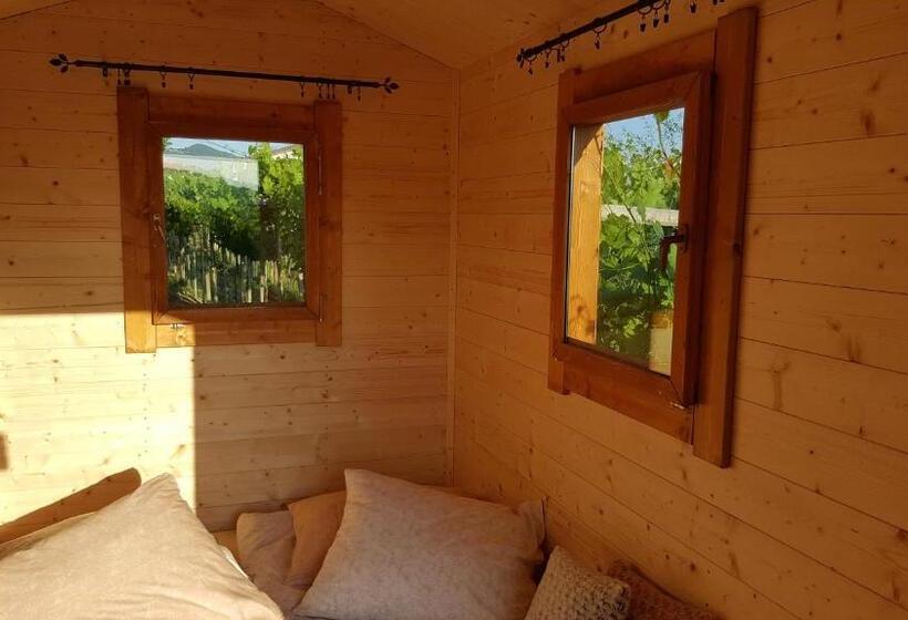 چادر با خدمات رفاهی استاندارد, Valentina Guest House At Pintar Wine Estate