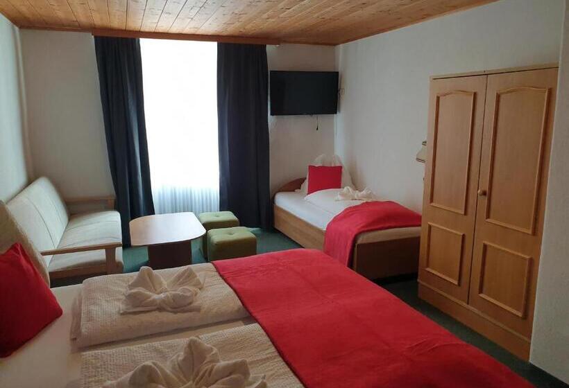 غرفة قياسية ثلاثية, Weisses Rössel Cavallo Bianco