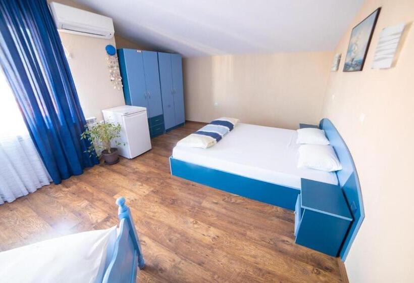 Triple Room Sea View, Zenith Guest House