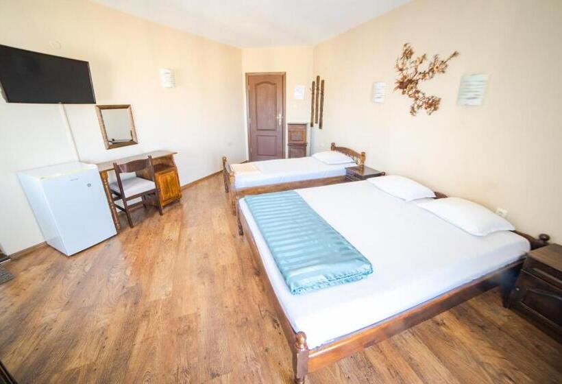 Triple Room Sea View, Zenith Guest House