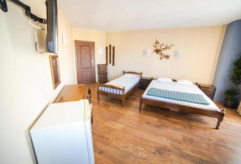 Triple Room Sea View, Zenith Guest House