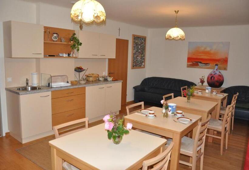 ガーデンビュースタンダードルーム, Pension Sonnblick