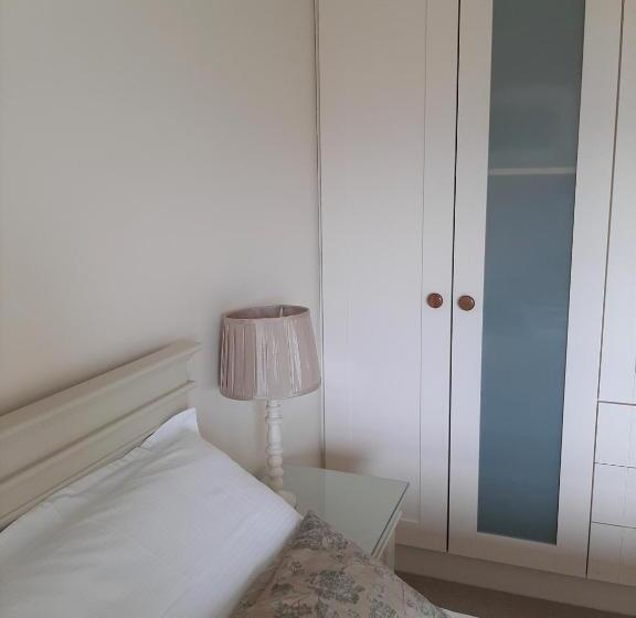 חדר דחוקס עם מיטת קינג, Abhainn Ri Farmhouse