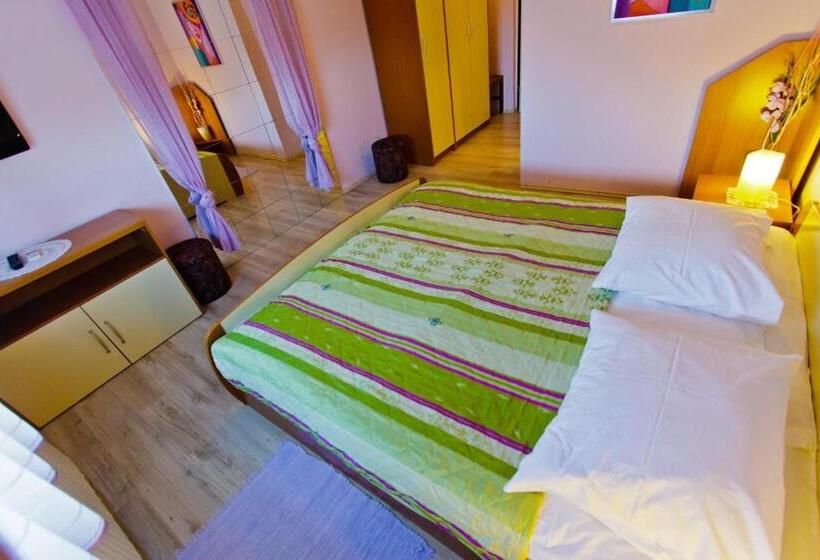 اتاق استاندارد, Guesthouse Les
