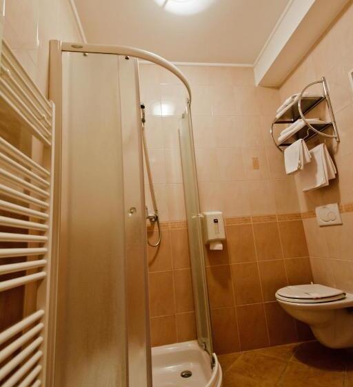 اتاق کلاسیک سه تخته, Guesthouse Les