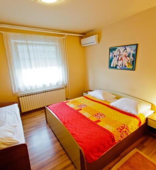اتاق کلاسیک سه تخته, Guesthouse Les