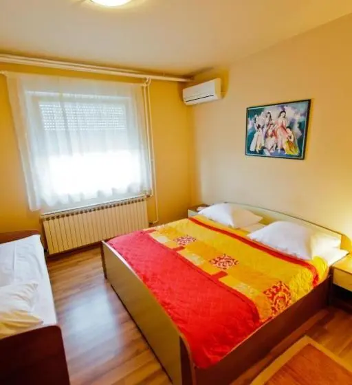 اتاق کلاسیک سه تخته, Guesthouse Les