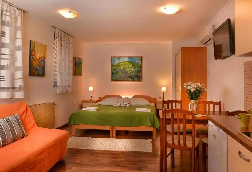 استودیوی استاندارد, Guesthouse Les