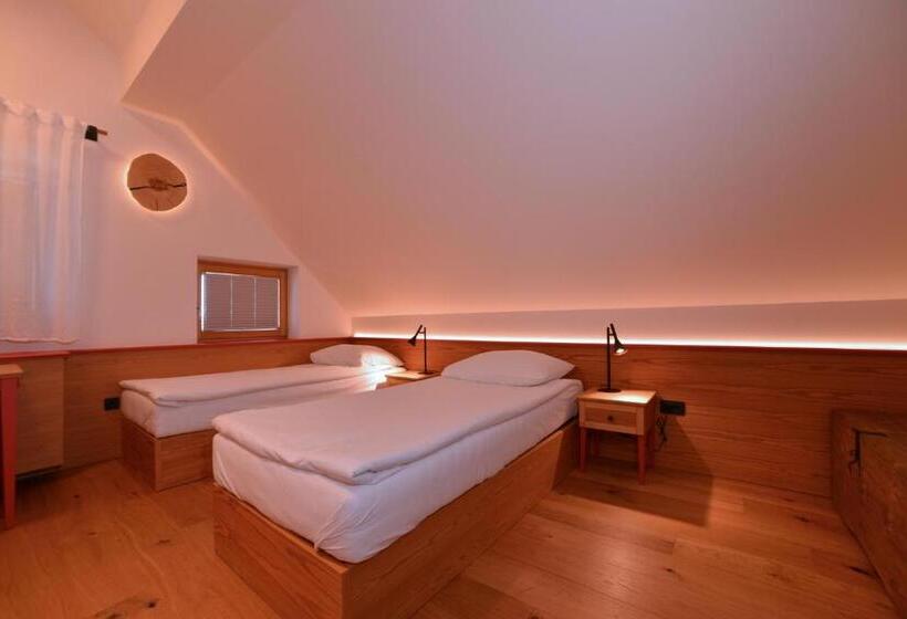 اتاق لوکس, Guesthouse Les