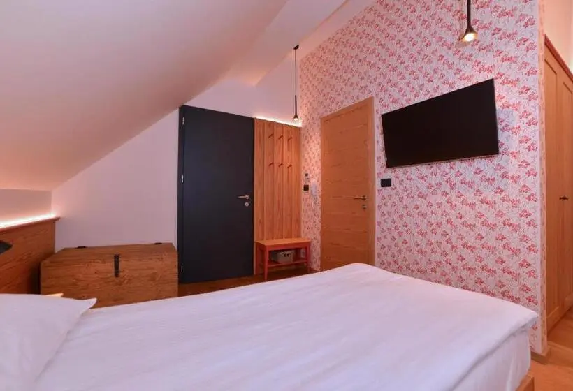 اتاق لوکس, Guesthouse Les