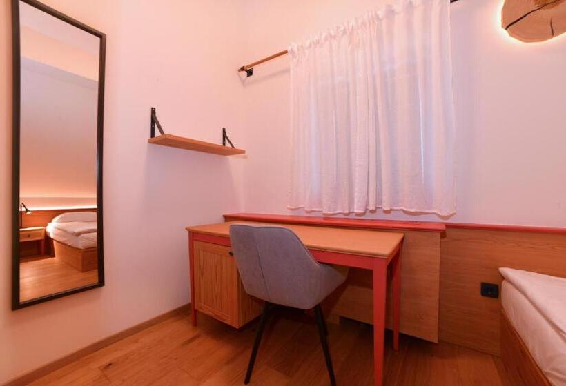 اتاق لوکس, Guesthouse Les