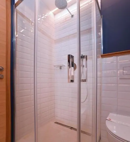 اتاق لوکس سه تخته, Guesthouse Les