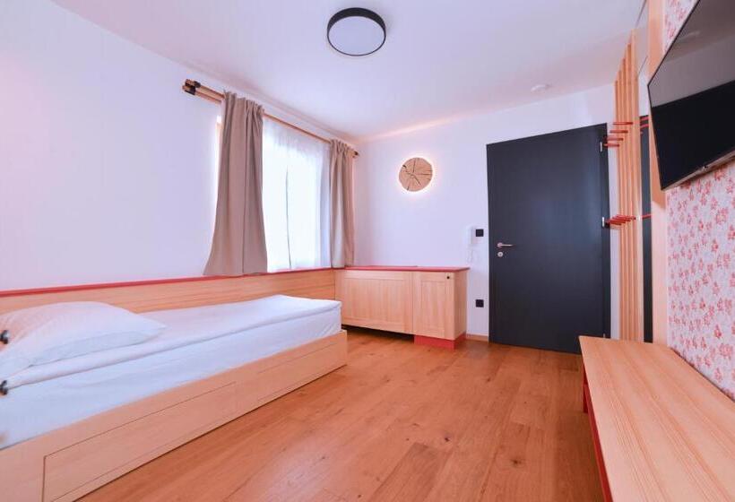 اتاق لوکس, Guesthouse Les