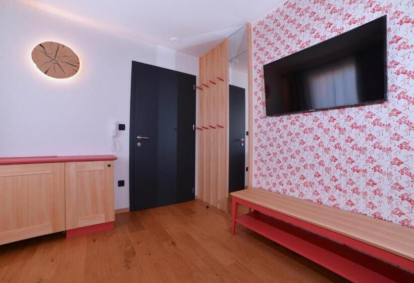 اتاق لوکس, Guesthouse Les