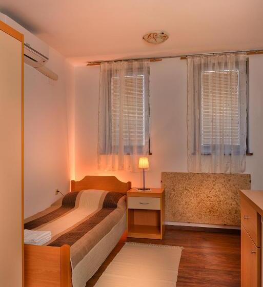 اتاق استاندارد, Guesthouse Les