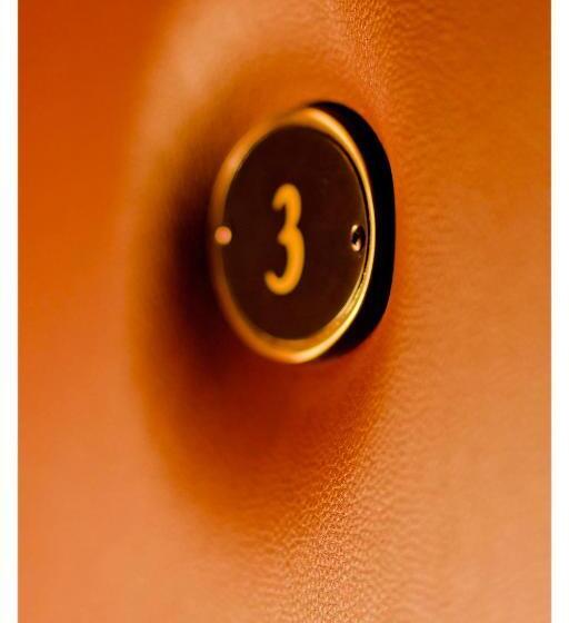 استودیوی استاندارد, Guesthouse Les