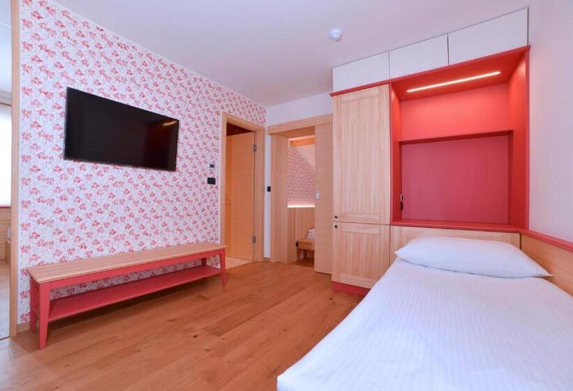 اتاق لوکس, Guesthouse Les