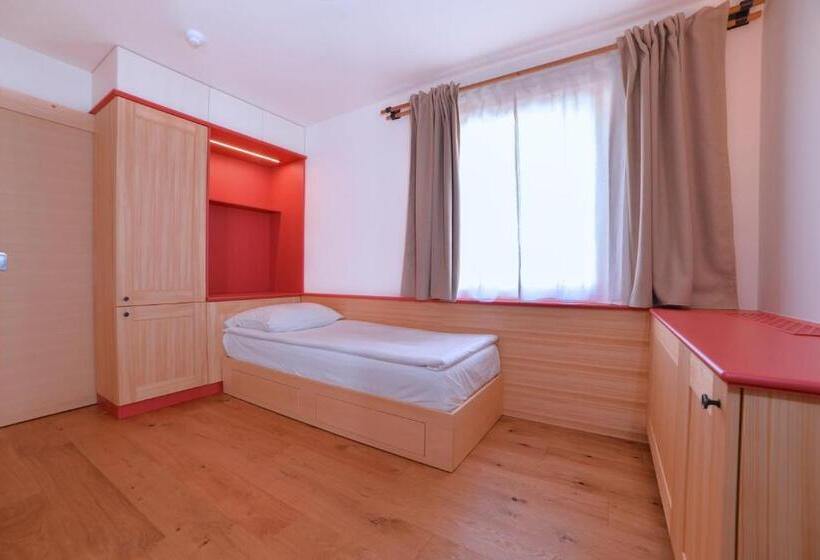 اتاق لوکس, Guesthouse Les