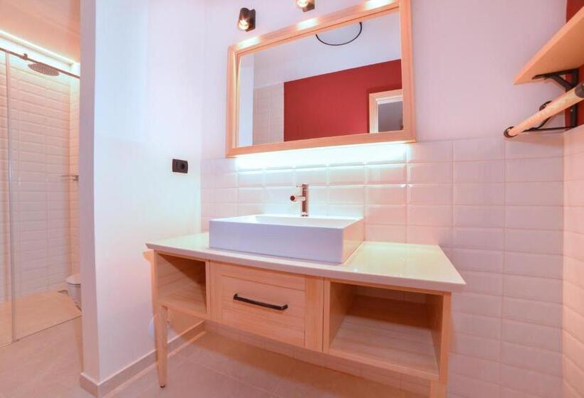 اتاق لوکس, Guesthouse Les