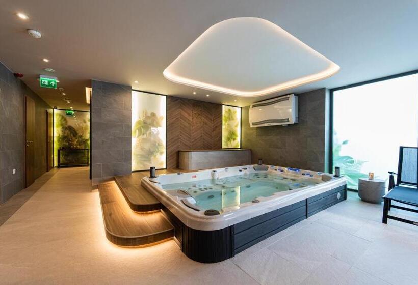 四人豪华间, Rókusfalvy Borhotel és Fogadó