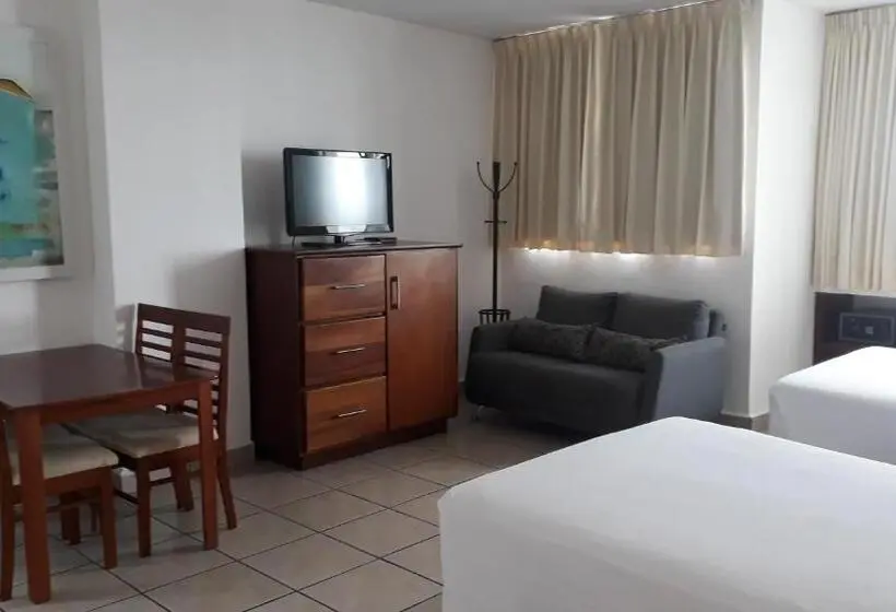 スタンダードスタジオ, Banderas Suites