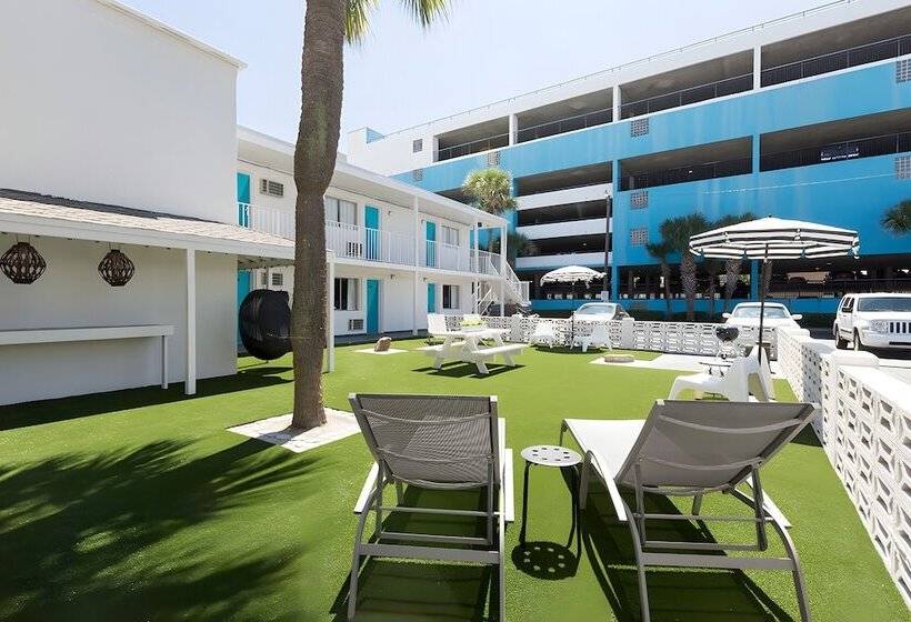 سوئیت با تخت بزرگ, Waikiki Village Retro