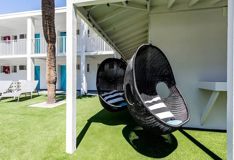 اتاق استاندارد, Waikiki Village Retro