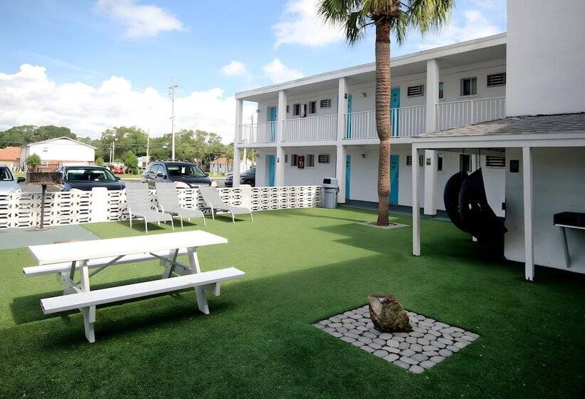 اتاق استاندارد, Waikiki Village Retro