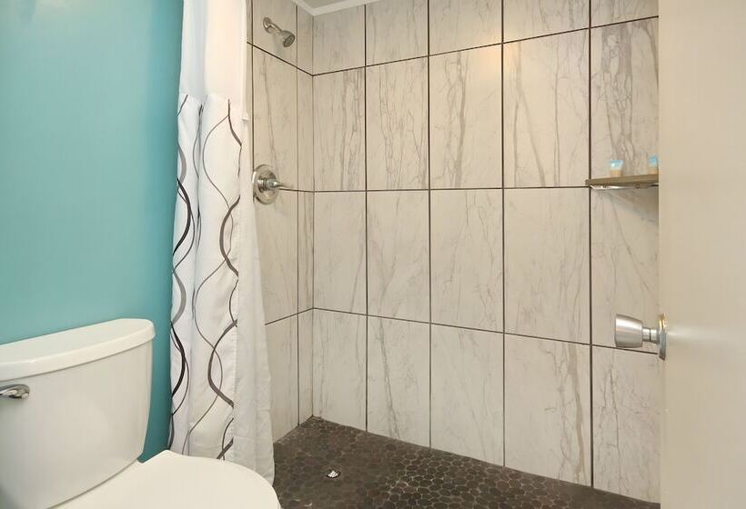 سوئیت با تخت بزرگ, Waikiki Village Retro