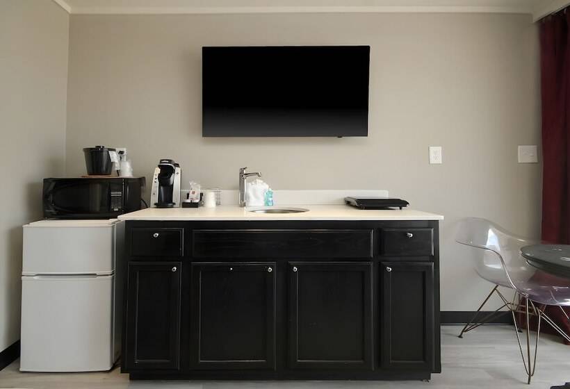 سوئیت با تخت بزرگ, Waikiki Village Retro