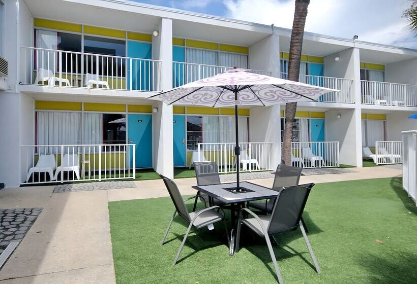 اتاق استاندارد, Waikiki Village Retro