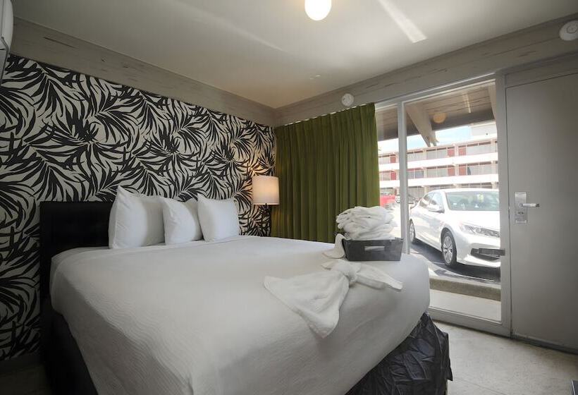 اتاق استاندارد, Waikiki Village Retro