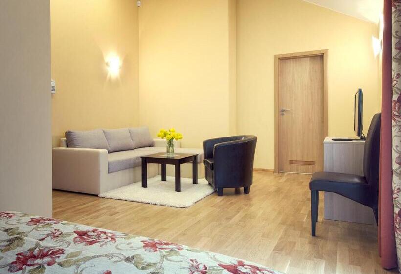 اتاق سوپریور, Kamanos